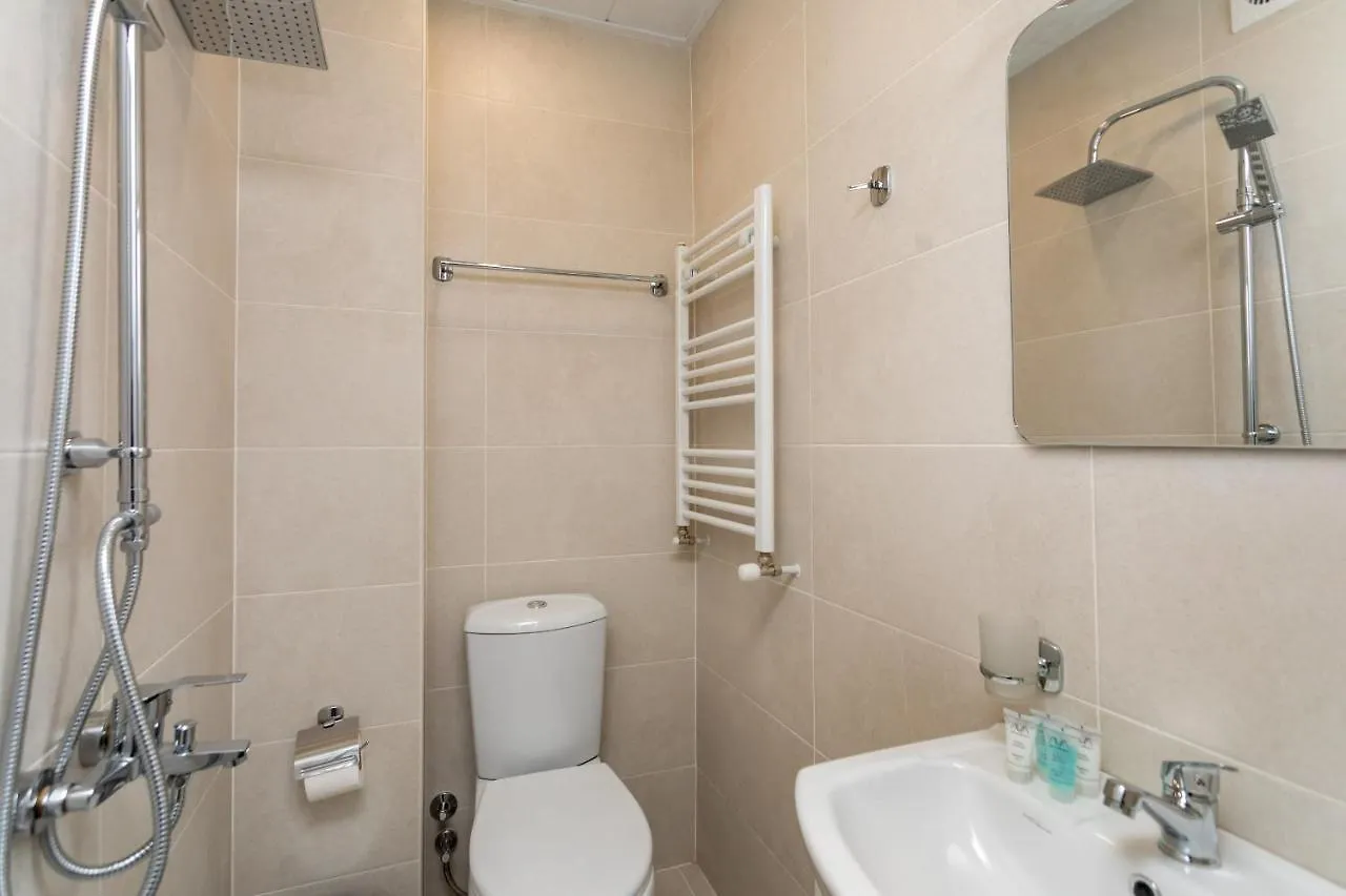Charming 3Br Apartment In Central Tbilisi 0*,